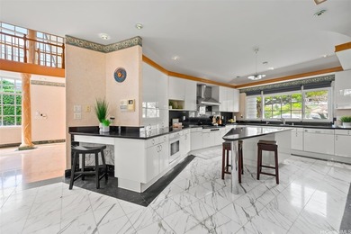 Experience refined island living in this expansive 6 bdrm, 7.5 - photo 5