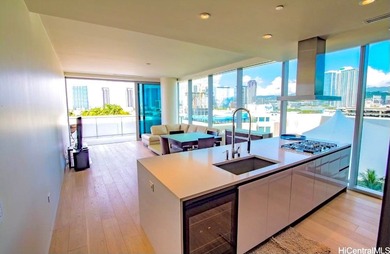Harbor views and over looking the recreation/pool deck. Has a - photo 2