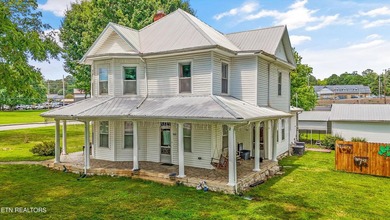 Step into timeless elegance with this beautifully preserved 1907 - photo 4