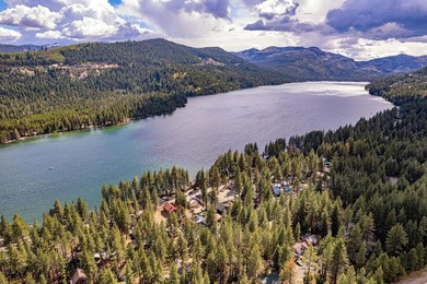 Nestled in the heart of Donner Lake, this beautiful 3-bedroom - photo 21