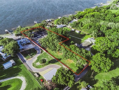 Discover an extraordinary waterfront retreat on beautiful Lake - photo 4
