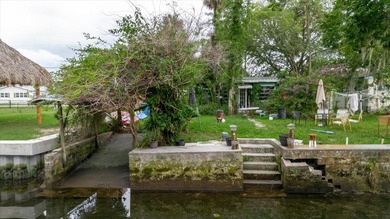 Weeki Wachee Gardens Area Home For Sale in Weeki Wachee Florida
