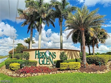 Welcome to this sunny LaConia floorplan in HERONS GLEN GOLF AND - photo 3
