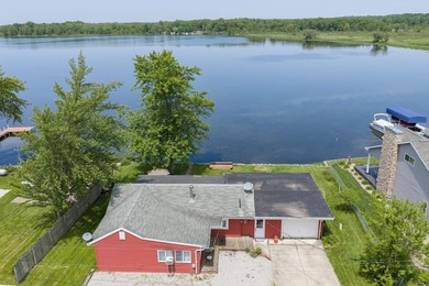 This 2-BD 2-BA 1,200-sq-ft home on a .28-acre lot w/ 90 ft of - photo 4