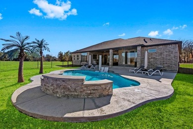 Welcome to this beautifully designed 4-bedroom, 2-bath home in - photo 4