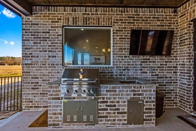 Welcome to this beautifully designed 4-bedroom, 2-bath home in - photo 9