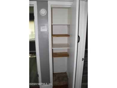Quaint Home, 2 bedroom 1 bathroom home. Located Near Edgewood - photo 10