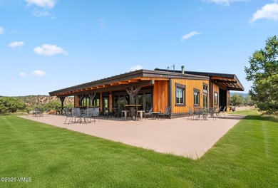 STUNNING LUXURY RETREAT! This captivating legacy ranch is just - photo 6