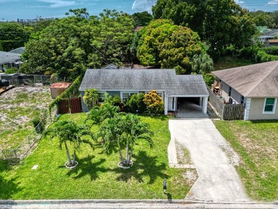 This beautifully maintained 3-bedroom, 1-bathroom home is - photo 1