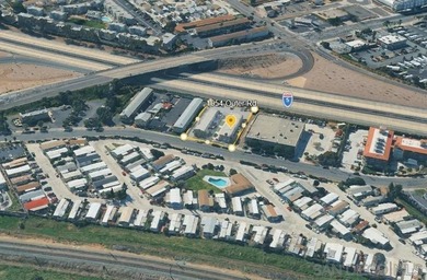 14 TOWNHOME UNIT 2 BEDROOMS 1.5 BATHS WITH PRIVATE FENCED YARDS - photo 6