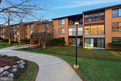 Life is easy in this turn-key 3BR/2FB Leisure World condo!