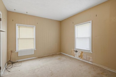 This home offers old world charm! 1 bedroom and 1 bath with a - photo 11