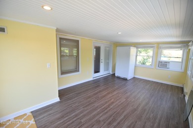 One property with numerous features. This property has two docks - photo 12