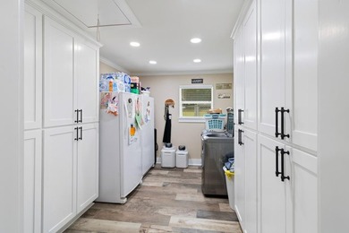 MAJOR PRICE IMPROVEMENT!! Welcome to a rare & versatile property - photo 19