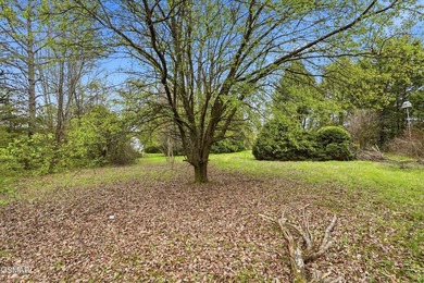 This home offers old world charm! 1 bedroom and 1 bath with a - photo 23