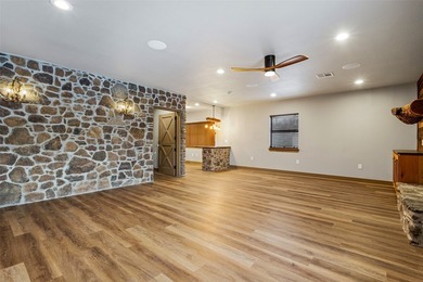 Welcome to Clear Lake Ranch in McLennan County. Located about 18 - photo 23
