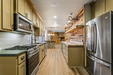 Welcome to Clear Lake Ranch in McLennan County. Located about 18 - photo 27
