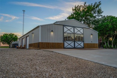 Welcome to Clear Lake Ranch in McLennan County. Located about 18 - photo 30