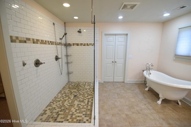 One property with numerous features. This property has two docks - photo 37