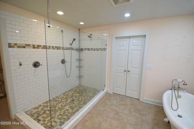 One property with numerous features. This property has two docks - photo 38