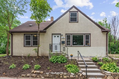 Fresh renovations and a thoughtful layout make this 3-bedroom - photo 1