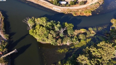 Discover your own 1-acre private island, accessible only by boat - photo 10