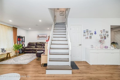 Welcome to The Oaks at Latourette! Come see this move-in ready - photo 14
