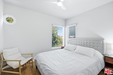 Beautifully updated coastal residence featuring 4 bedrooms, 2 - photo 18