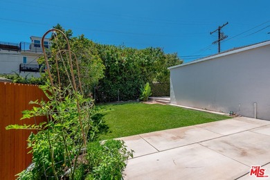 Beautifully updated coastal residence featuring 4 bedrooms, 2 - photo 23