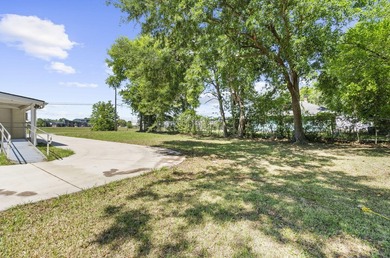 Lovely corner lot home! The homeowner purchased the adjacent lot - photo 4