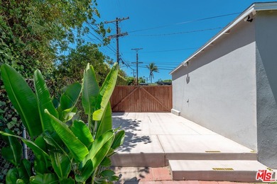 Beautifully updated coastal residence featuring 4 bedrooms, 2 - photo 26