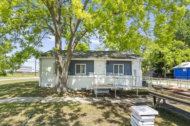 Lovely corner lot home! The homeowner purchased the adjacent lot - photo 7