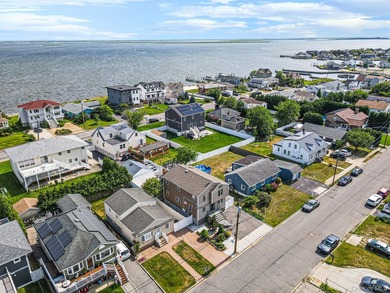 Welcome to this beautifully appointed Colonial, where timeless - photo 6