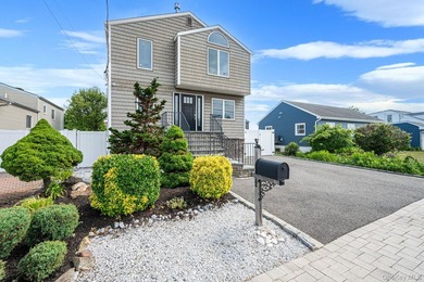 Welcome to this beautifully appointed Colonial, where timeless - photo 8