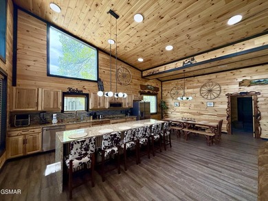 Newly completed in 2026, this stunning contemporary cabin offers - photo 12