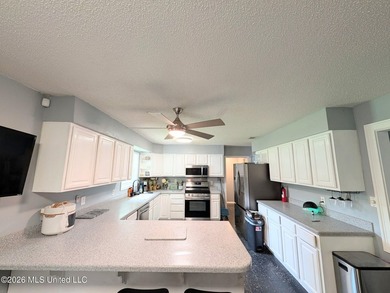 Beautifully maintained, this 4-bedroom, 2-bath home in the heart - photo 14