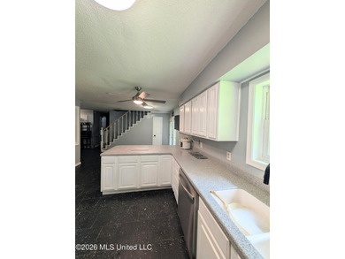 Beautifully maintained, this 4-bedroom, 2-bath home in the heart - photo 15