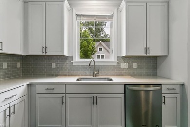 Nestled in the heart of New Town, this beautiful townhouse - photo 18