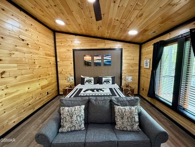 Newly completed in 2026, this stunning contemporary cabin offers - photo 19