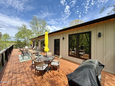 Newly completed in 2026, this stunning contemporary cabin offers - photo 23