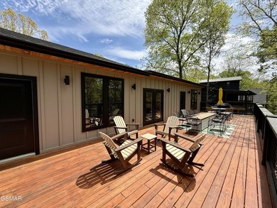 Newly completed in 2026, this stunning contemporary cabin offers - photo 25