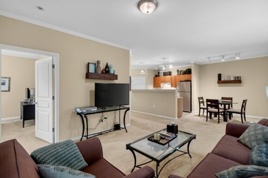 Beautifully maintained 3 bedroom, 2 bath third-floor condo in - photo 2