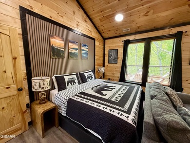 Newly completed in 2026, this stunning contemporary cabin offers - photo 34
