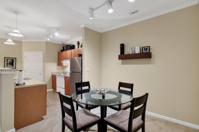 Beautifully maintained 3 bedroom, 2 bath third-floor condo in - photo 5