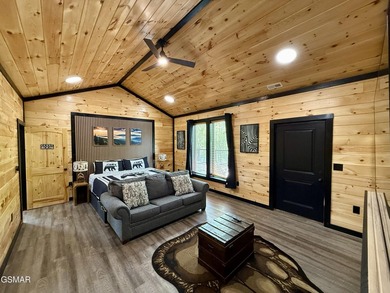 Newly completed in 2026, this stunning contemporary cabin offers - photo 35