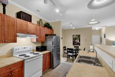 Beautifully maintained 3 bedroom, 2 bath third-floor condo in - photo 7