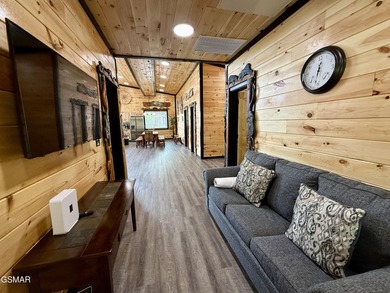Newly completed in 2026, this stunning contemporary cabin offers - photo 42