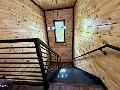 Newly completed in 2026, this stunning contemporary cabin offers - photo 43