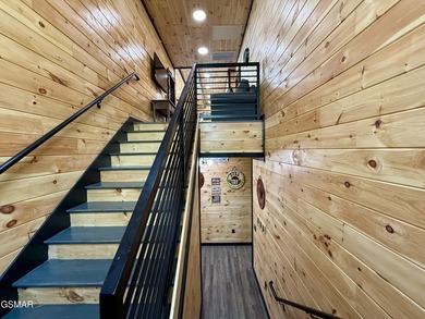 Newly completed in 2026, this stunning contemporary cabin offers - photo 44