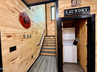 Newly completed in 2026, this stunning contemporary cabin offers - photo 45